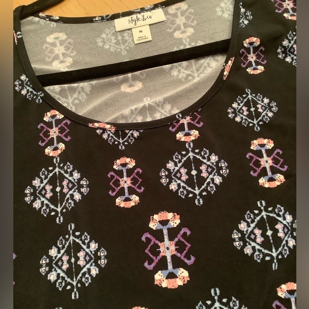 XL STYLE & CO BELL SLEEVE TOP, PRETTY PRINT ON BLACK BACKGROUND - Picture 4 of 6